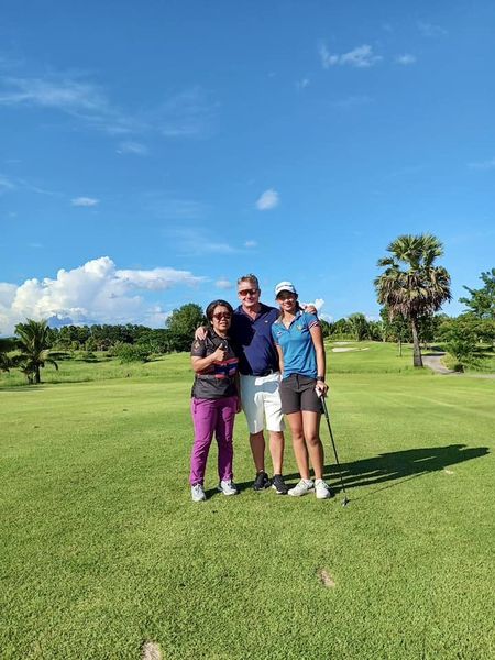 สนามกอล์ฟหริภุญชัย กอล์ฟคลับ 3 people people golfing and golf course