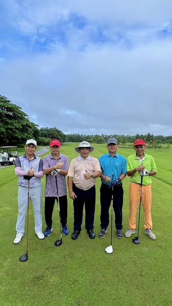 สนามกอล์ฟหริภุญชัย กอล์ฟคลับ 5 people people golfing and golf course