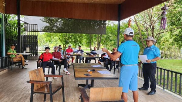 สนามกอล์ฟหริภุญชัย กอล์ฟคลับ 9 people people golfing golf cart and golf course
