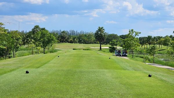 สนามกอล์ฟหริภุญชัย กอล์ฟคลับ golf golf cart and golf course