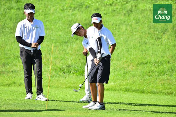 Alpinegolfresort Chiangmai 2 people people golfing golf course and text