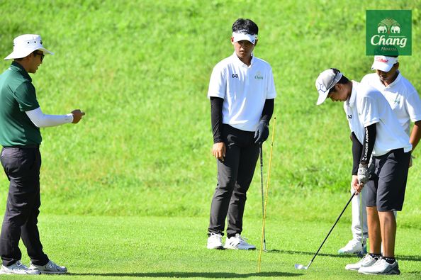 Alpinegolfresort Chiangmai 3 people people golfing golf course and text-2