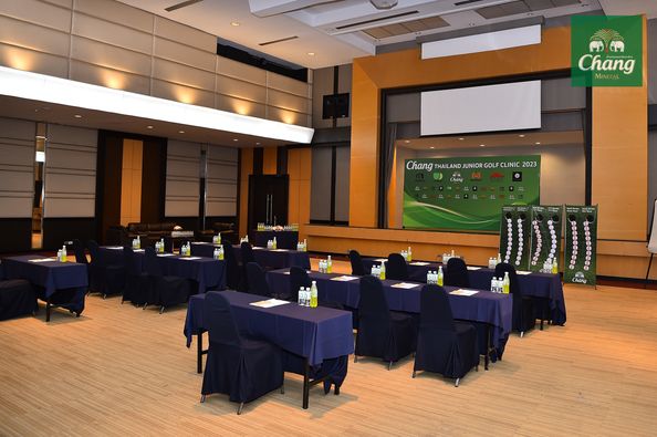 Alpinegolfresort Chiangmai table