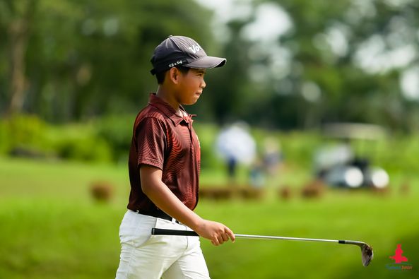 Alpinegolfresort Chiangmai 1 person golfing golf course and text-5