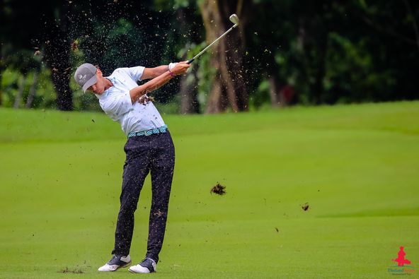 Alpinegolfresort Chiangmai 1 person golfing golf course and text