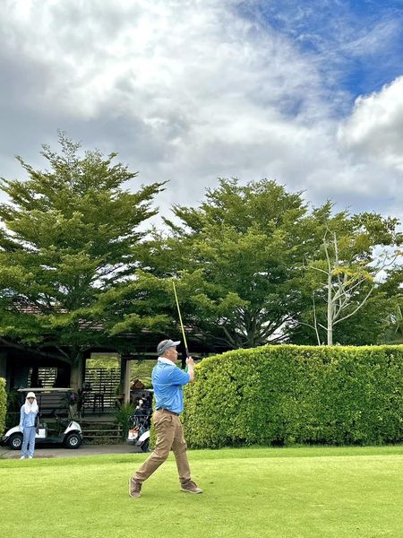 สนามกอล์ฟหริภุญชัย กอล์ฟคลับ 2 people people golfing and golf course