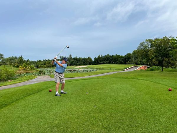 สนามกอล์ฟหริภุญชัย กอล์ฟคลับ nbsp 1 person golfing golf cart and golf course