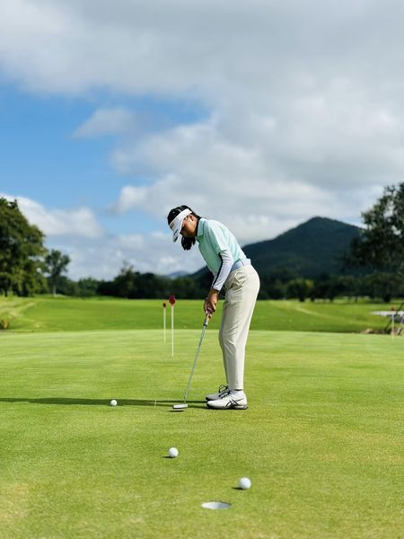 Alpinegolfresort Chiangmai nbsp 1 person golfing and golf course