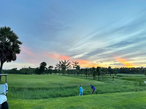 สนามกอล์ฟหริภุญชัย กอล์ฟคลับ nbsp 2 people people golfing golf cart golf course and twilight