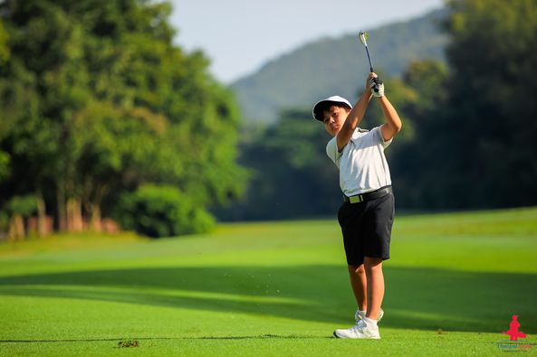 Alpinegolfresort Chiangmai nbsp 1 person golfing golf course and text-5