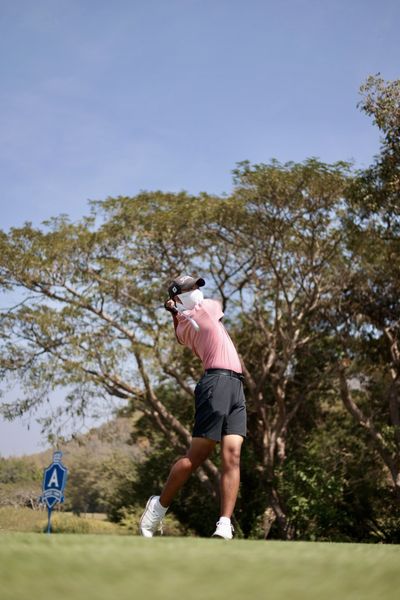Alpinegolfresort Chiangmai nbsp 1 person golfing and golf course-3