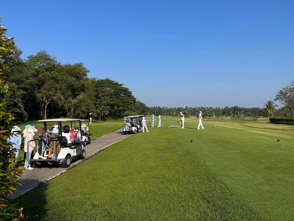 สนามกอล์ฟหริภุญชัย กอล์ฟคลับ nbsp 10 people people golfing golf cart and golf course