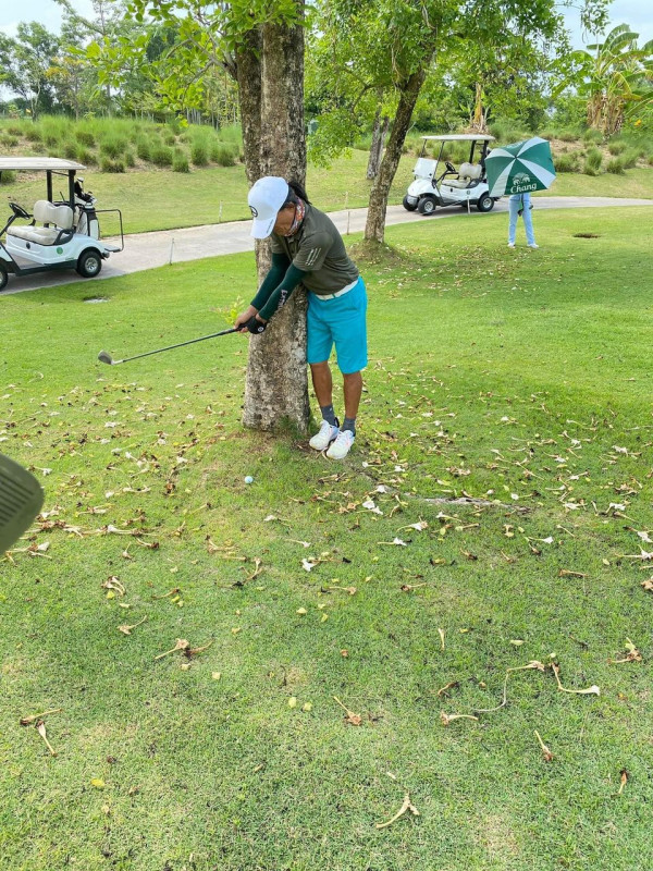สนามกอล์ฟหริภุญชัย กอล์ฟคลับ nbsp 2 people people golfing golf course and grass