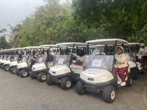 Chiangmai Highlands Golf and Spa Resort nbsp 2 people people golfing and golf cart