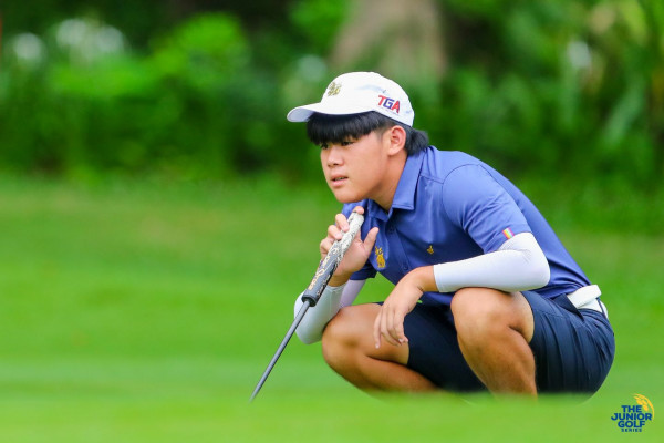 Alpine Golf Resort Chiangmai nbsp 1 คน กำลังตีกอล์ฟ สนามกอล์ฟ และ ข้อความพูดว่า TEA TGA JUNIE UNIOR GOLF SERIES