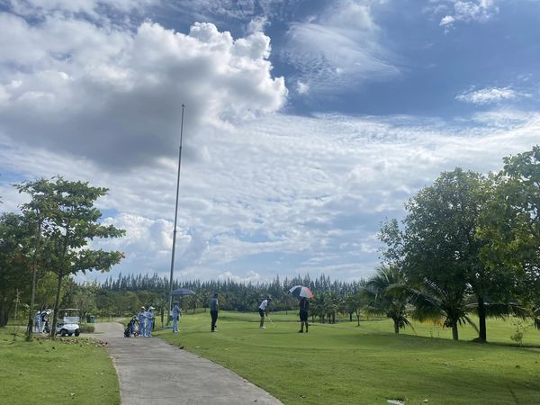 สนามกอล์ฟหริภุญชัย กอล์ฟคลับ 7 people golf course grass nature and sky สนามกอล์ฟหริภุญชัย กอล์ฟคลับ 7 people golf course grass nature and sky