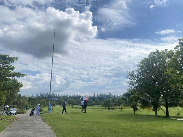 สนามกอล์ฟหริภุญชัย กอล์ฟคลับ 9 people nature and golf course สนามกอล์ฟหริภุญชัย กอล์ฟคลับ 9 people nature and golf course