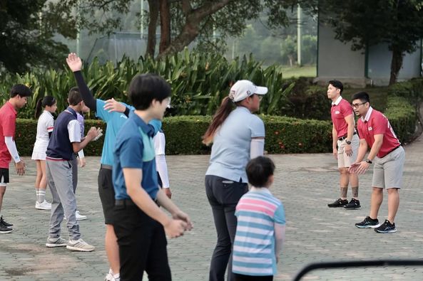 Alpinegolfresort Chiangmai 8 people people walking people standing and outdoors Alpinegolfresort Chiangmai 8 people people walking people standing and outdoors