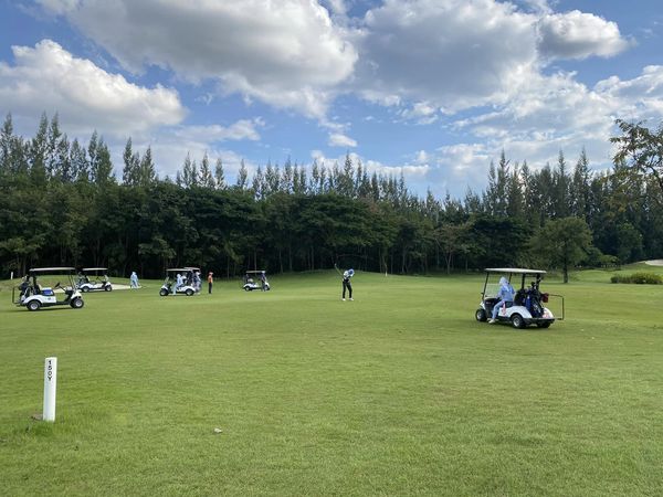 สนามกอล์ฟหริภุญชัย กอล์ฟคลับ 5 people and grass สนามกอล์ฟหริภุญชัย กอล์ฟคลับ 5 people and grass