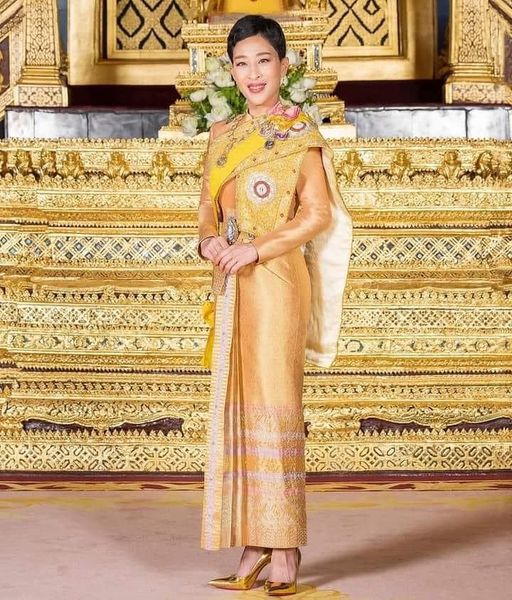 สนามกอล์ฟหริภุญชัย กอล์ฟคลับ 1 person and standing สนามกอล์ฟหริภุญชัย กอล์ฟคลับ 1 person and standing
