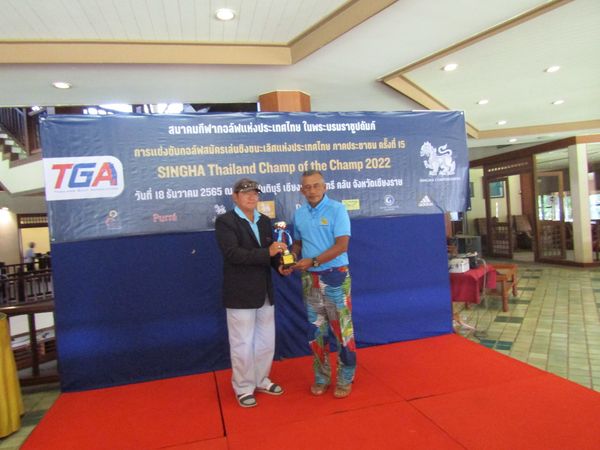 Santiburi Country Club Chiangrai 2 people and people standing Santiburi Country Club Chiangrai 2 people and people standing