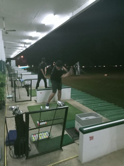 Lanna Golf Club 2 people and people golfing