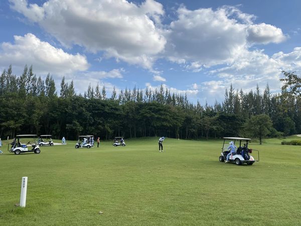 สนามกอล์ฟหริภุญชัย กอล์ฟคลับ 4 people and grass สนามกอล์ฟหริภุญชัย กอล์ฟคลับ 4 people and grass