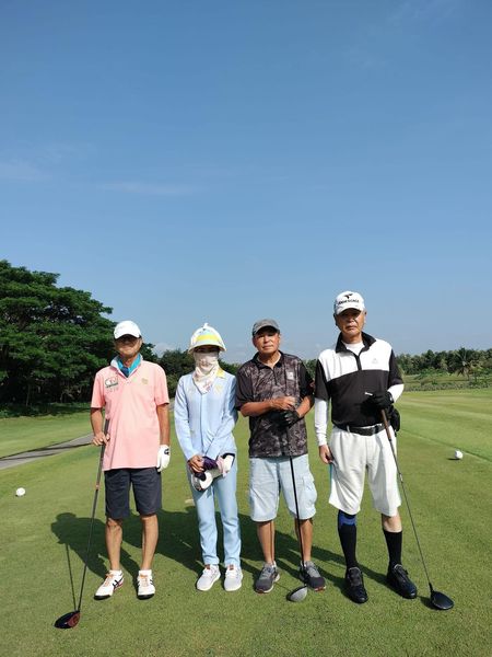 สนามกอล์ฟหริภุญชัย กอล์ฟคลับ 4 people people standing and grass สนามกอล์ฟหริภุญชัย กอล์ฟคลับ 4 people people standing and grass