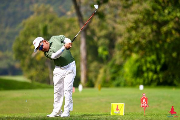 Alpinegolfresort Chiangmai 1 person and playing a sport Alpinegolfresort Chiangmai 1 person and playing a sport