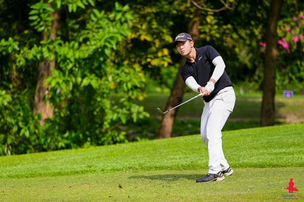 Alpinegolfresort Chiangmai 1 คน และ กำลังตีกอล์ฟ Alpinegolfresort Chiangmai 1 คน และ กำลังตีกอล์ฟ