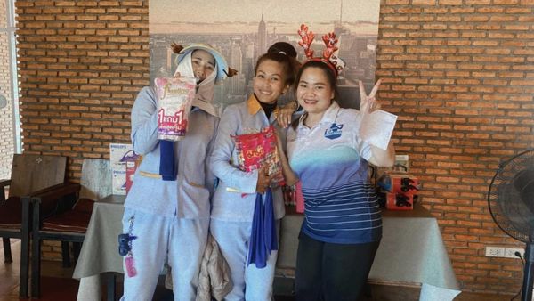 สนามกอล์ฟหริภุญชัย กอล์ฟคลับ 3 people people standing and indoor สนามกอล์ฟหริภุญชัย กอล์ฟคลับ 3 people people standing and indoor