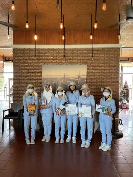 สนามกอล์ฟหริภุญชัย กอล์ฟคลับ 6 people people standing indoor and brick wall สนามกอล์ฟหริภุญชัย กอล์ฟคลับ 6 people people standing indoor and brick wall