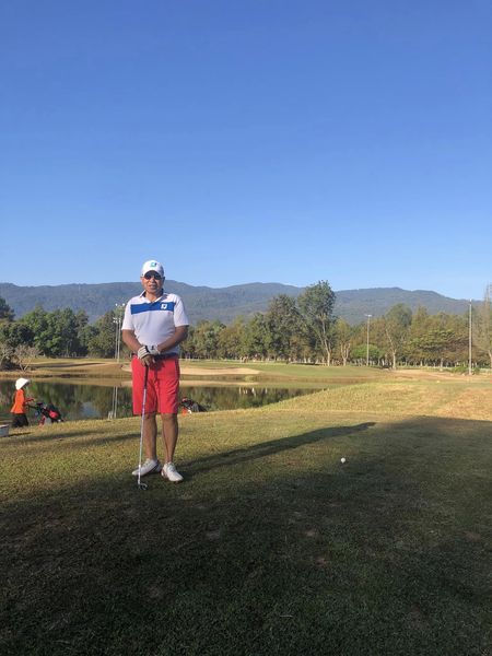 Lanna Golf Club 2 people and grass