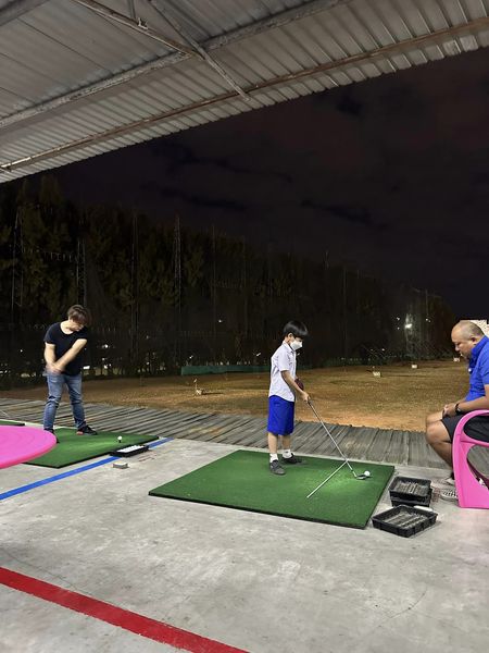 Stardome Golf Club 3 people