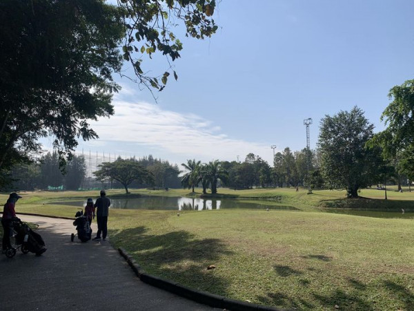 Stardome Golf Club 4 people grass sky tree and nature