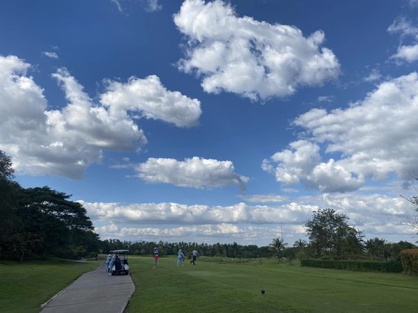 สนามกอล์ฟหริภุญชัย กอล์ฟคลับ 5 people golf course grass nature and sky