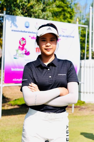 Lanna Golf Club 1 person and standing