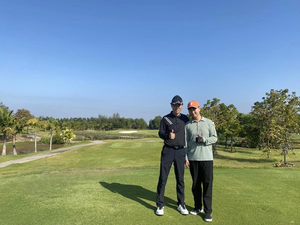 สนามกอล์ฟหริภุญชัย กอล์ฟคลับ 2 people grass and golf course