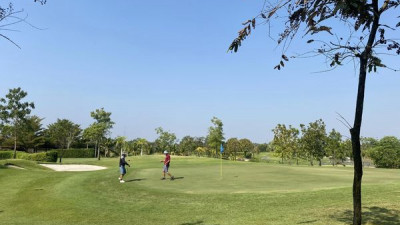 สนามกอล์ฟเป็นสถานที่ที่ทำให้เรามีความสุขอย่างแน่นอน