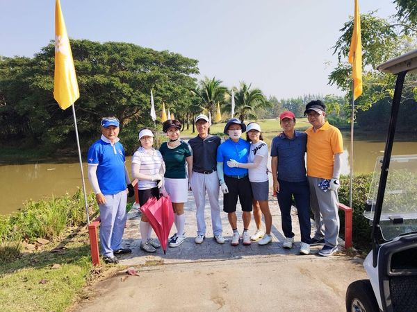 สนามกอล์ฟหริภุญชัย กอล์ฟคลับ 8 people people standing and outdoors