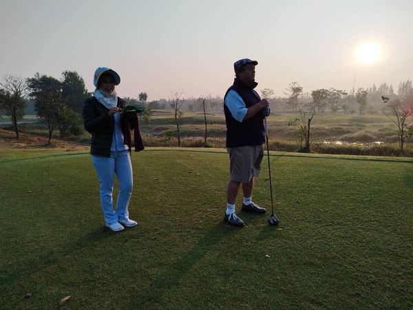 สนามกอล์ฟหริภุญชัย กอล์ฟคลับ 2 people people standing people golfing golf course and grass