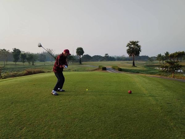 สนามกอล์ฟหริภุญชัย กอล์ฟคลับ 1 person grass and golf course