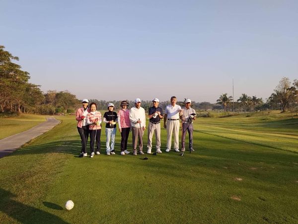 สนามกอล์ฟหริภุญชัย กอล์ฟคลับ 8 people golf course and grass