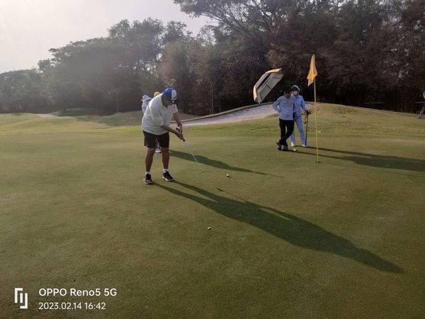 สนามกอล์ฟหริภุญชัย กอล์ฟคลับ 2 people people playing sports golf course and grass