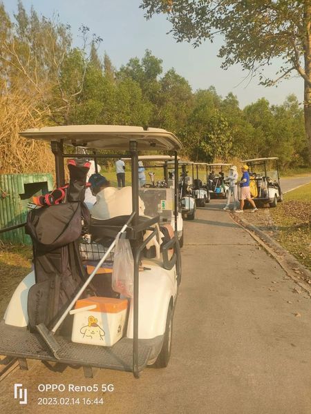 สนามกอล์ฟหริภุญชัย กอล์ฟคลับ 5 people golf cart and outdoors