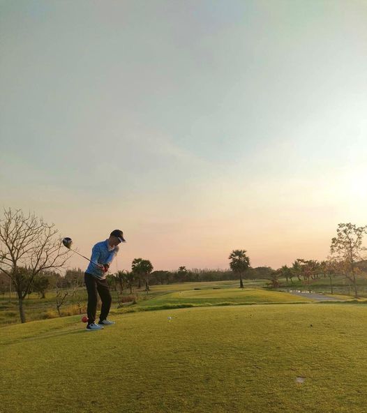 สนามกอล์ฟหริภุญชัย กอล์ฟคลับ 1 person golf course and grass