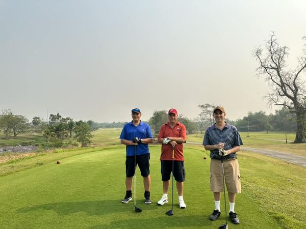 สนามกอล์ฟหริภุญชัย กอล์ฟคลับ 3 people golf course and grass