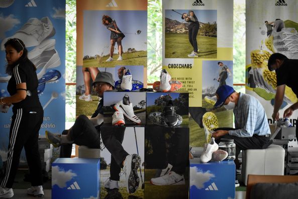 Alpinegolfresort Chiangmai 7 people footwear and adidas CODECHAOS KES NOISE WITH TWIST 6OOST AND ATIC เบา ดจำกัด
