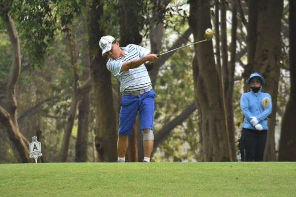 Alpinegolfresort Chiangmai 2 people people golfing and outdoors