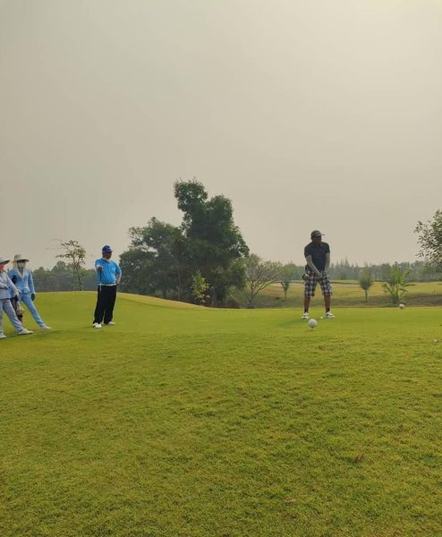 สนามกอล์ฟหริภุญชัย กอล์ฟคลับ 4 people grass and golf course